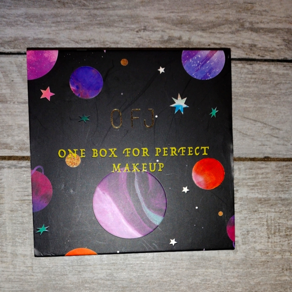 Cosmic Eyeshadow Palette - Multicolor